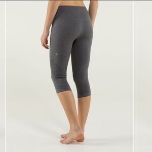 Lululemon In The Flow Crop II Heathered Soot Light leggings size 4
